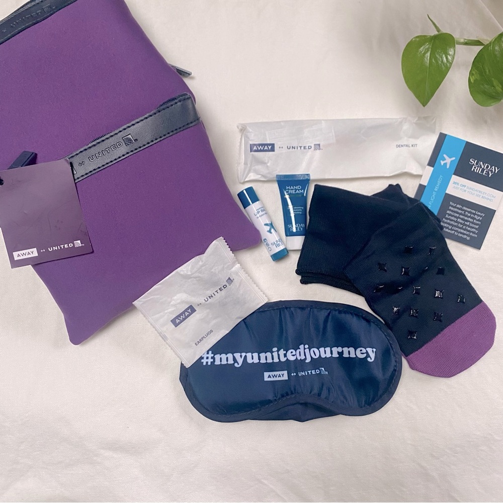 New UNITED AIRLINES x AWAY Sunday Riley Purple Travel Amenity Kit